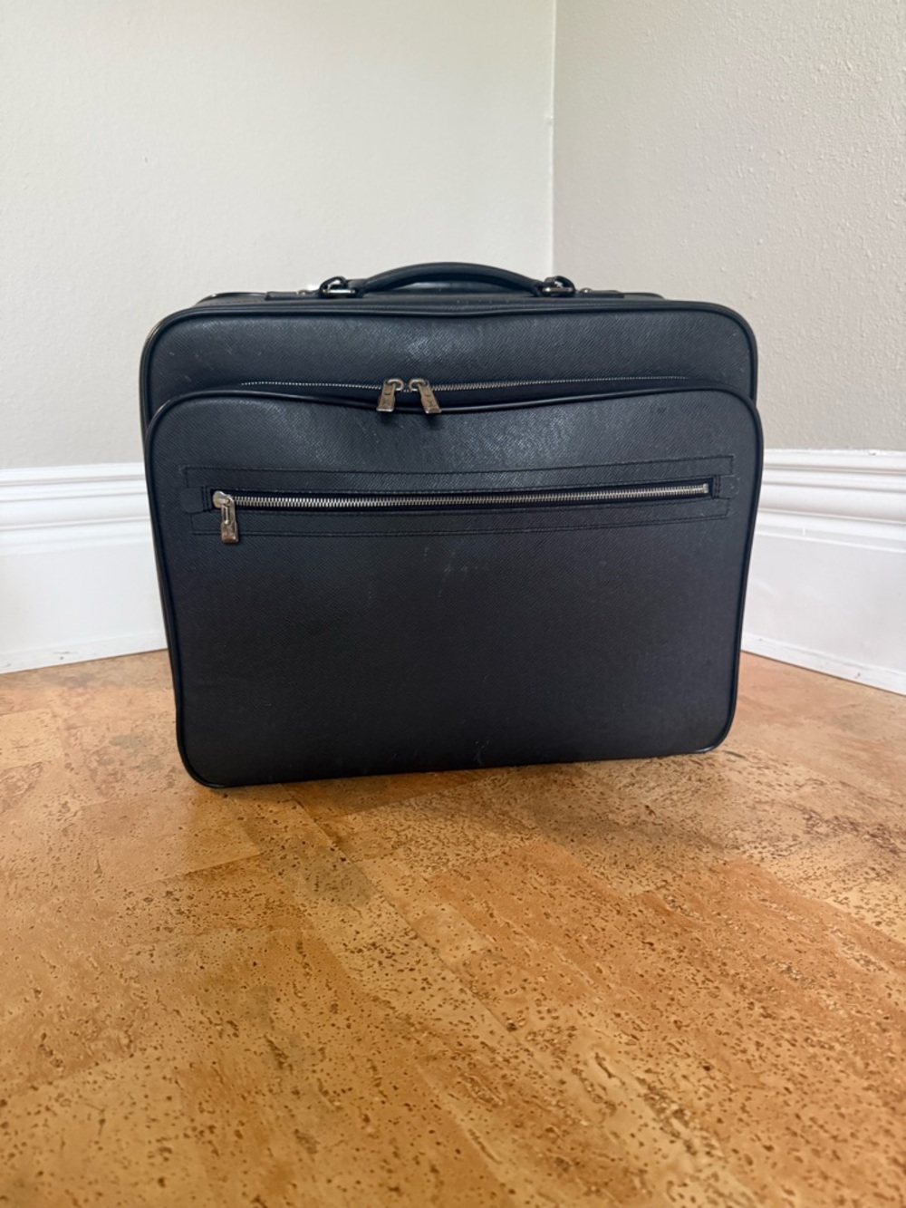 Louis Vuitton Black Taiga Leather Suitcase -Men's Rolling Briefcase w/COA